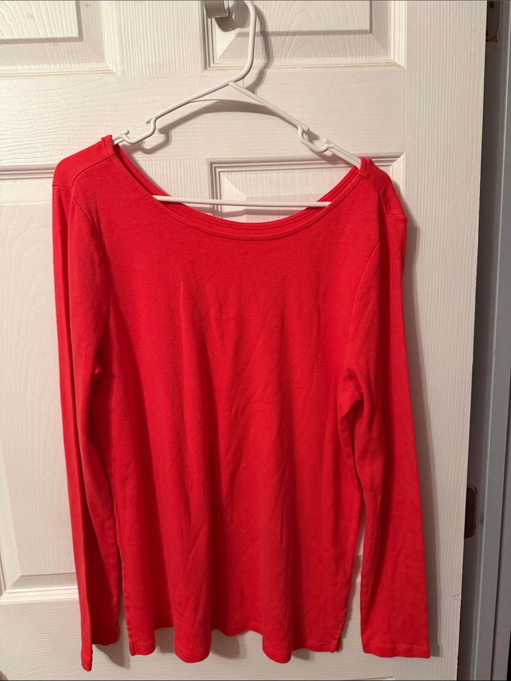 Women’s Red Long-Sleeve Scoop Neck Top